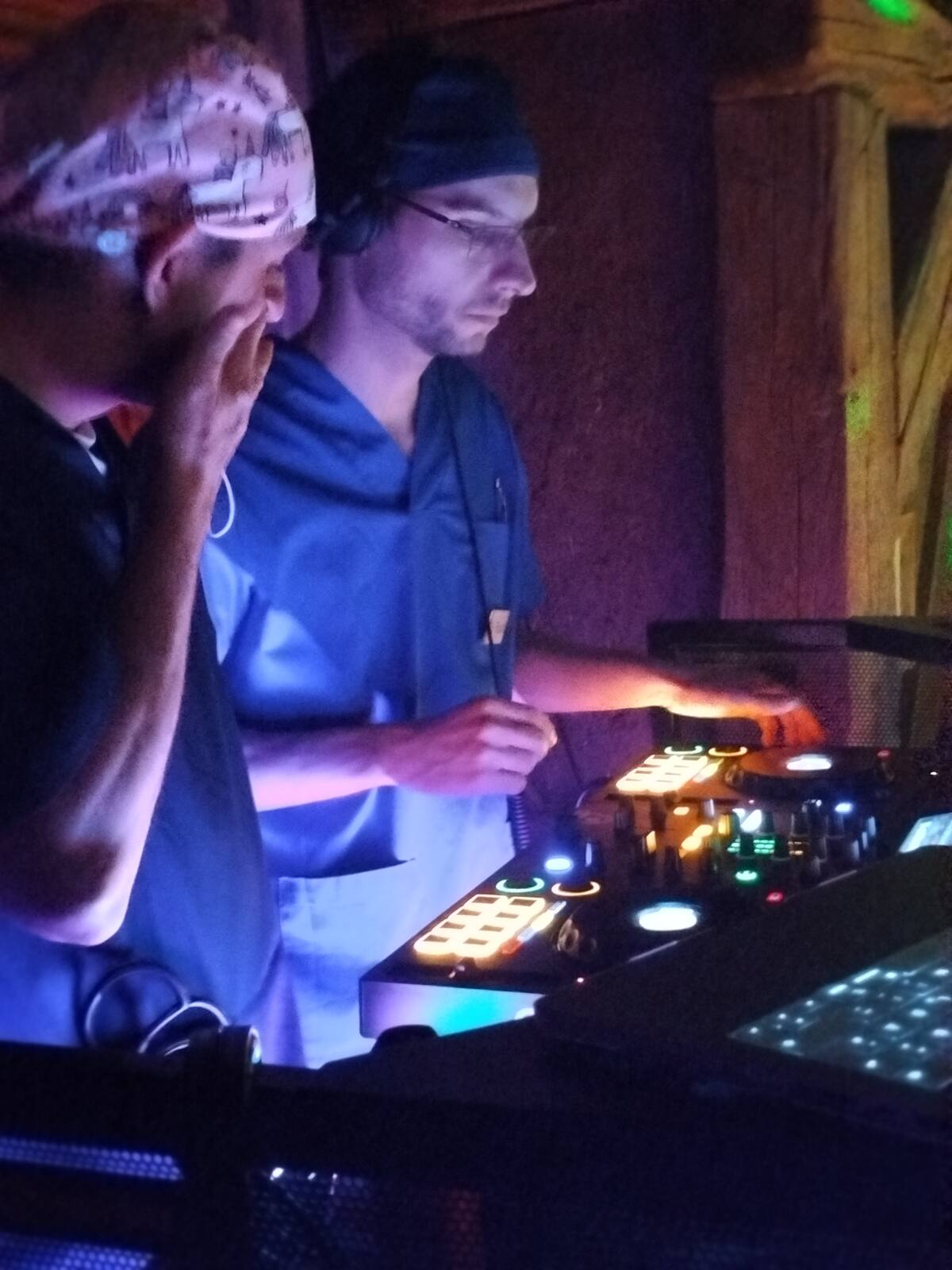 DJ Ti Max bei der Motto-Party